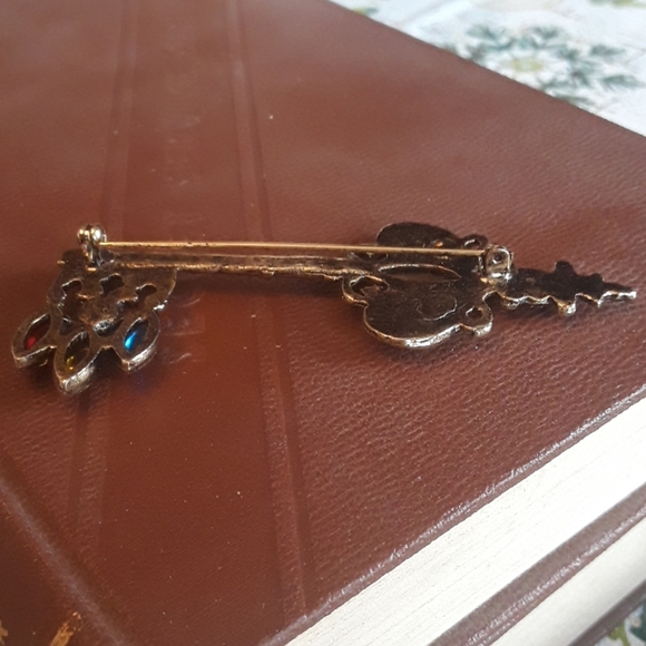 Vintage Medieval Jeweled Skeleton Key Brooch Pin - Picture 6 of 6